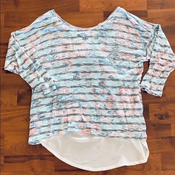 ❄️Sale❄️Multi-colored Shirt w/ Crotchet Back - Picture 2 of 5